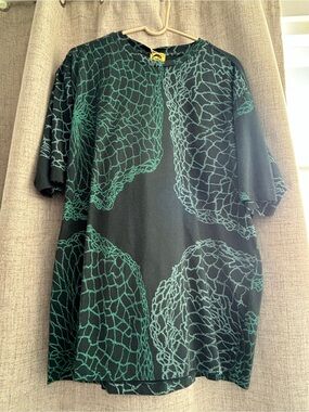 Kealopiko NWT Upena Tee